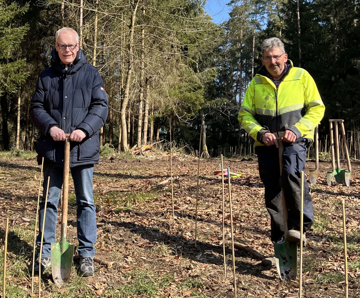 Waldbesitzer Erwin Hertlein lobt die Zusammenarbeit mit den TreePlantingProjects