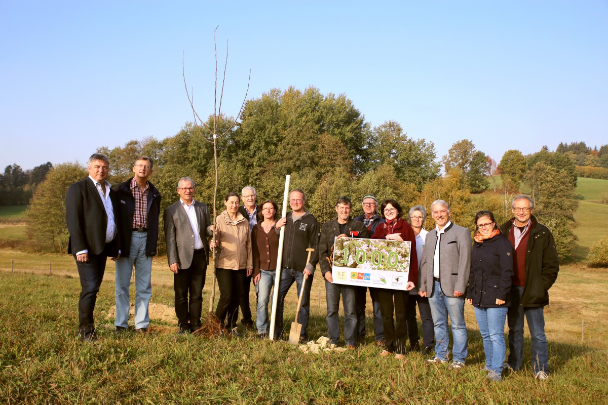 Der tausendste Baum wurde im Oktober 2018 in Wiesenfelden gepflanzt.