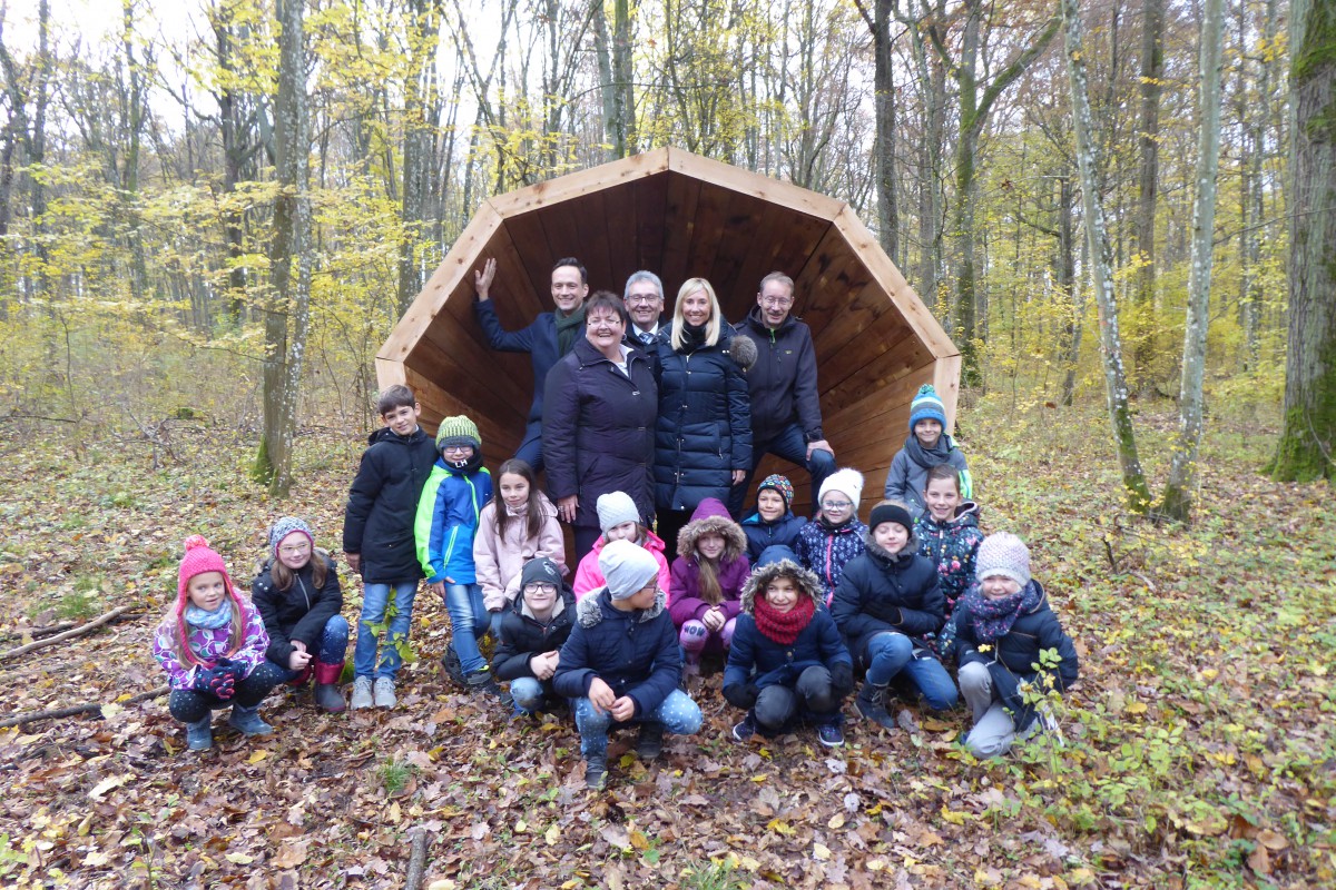 Drei Waldmegaphone bieten im Üchtelhäuser Waldlehrpfad ein ganz besonderes Hörerlebnis. Die Schüler der angrenzenden Grundschule freuen sich schon darauf.